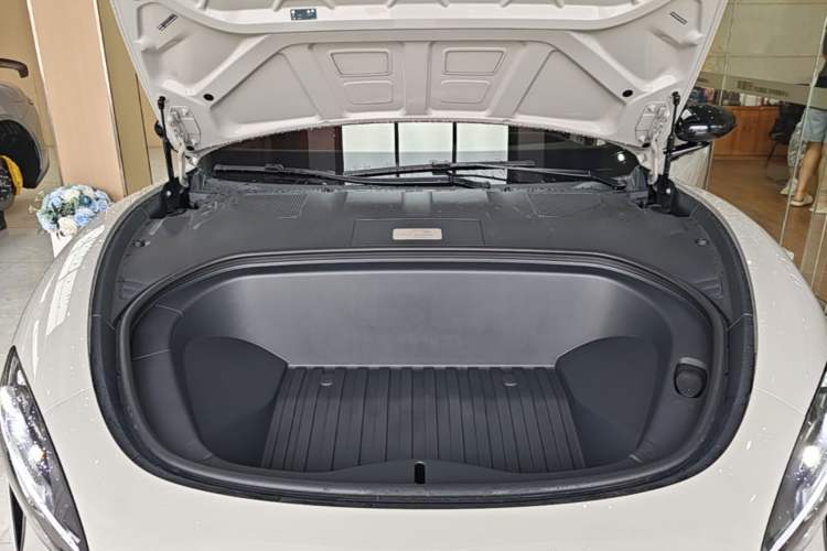 Used Xiaomi Auto SU7 2024 Four-Wheel Drive Ultra-Long Range Advanced Intelligent Driving Max Edition Engine Bay