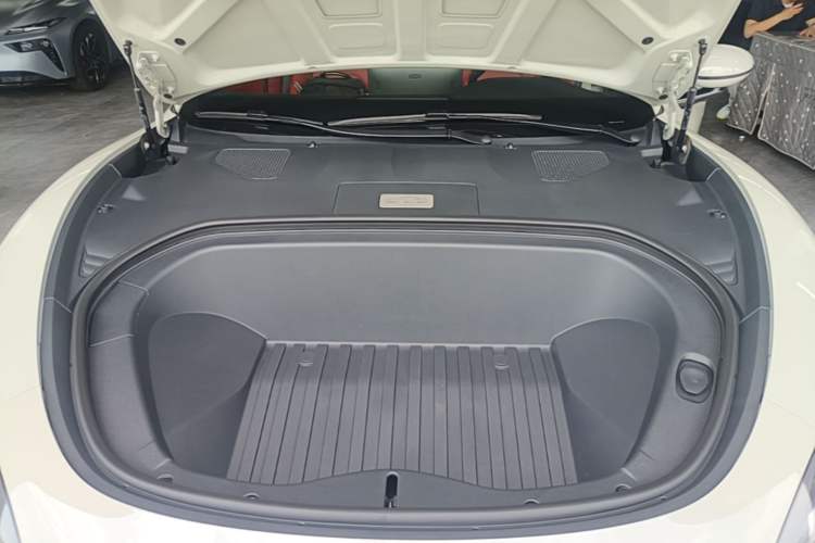 Used Xiaomi Auto SU7 2024 Rear-Drive Ultra-Long Range Advanced Pro-Level Intelligent Driving Version Engine Bay