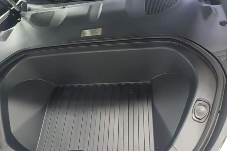Used Xiaomi Auto SU7 2024 Rear-Drive Long-Range Intelligent Driving Version Engine Bay