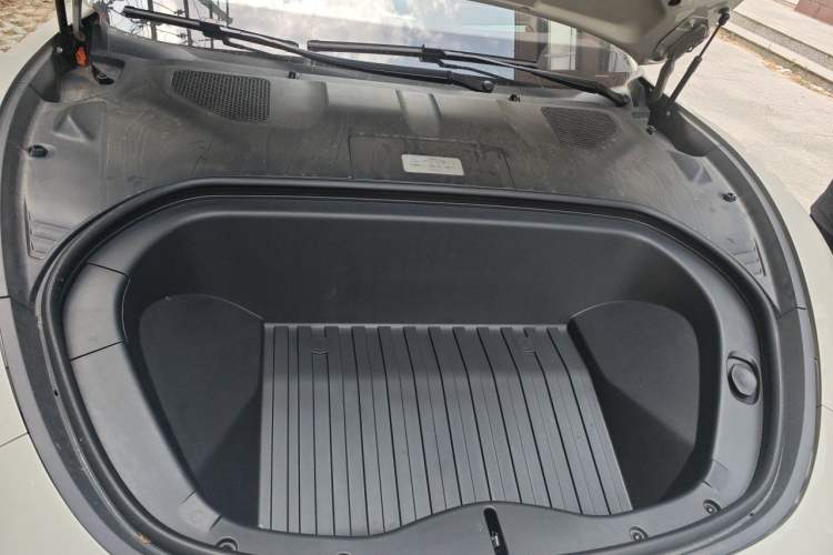 Used Xiaomi Auto SU7 2024 Four-Wheel Drive Ultra-Long Range Advanced Intelligent Driving Max Edition Engine Bay