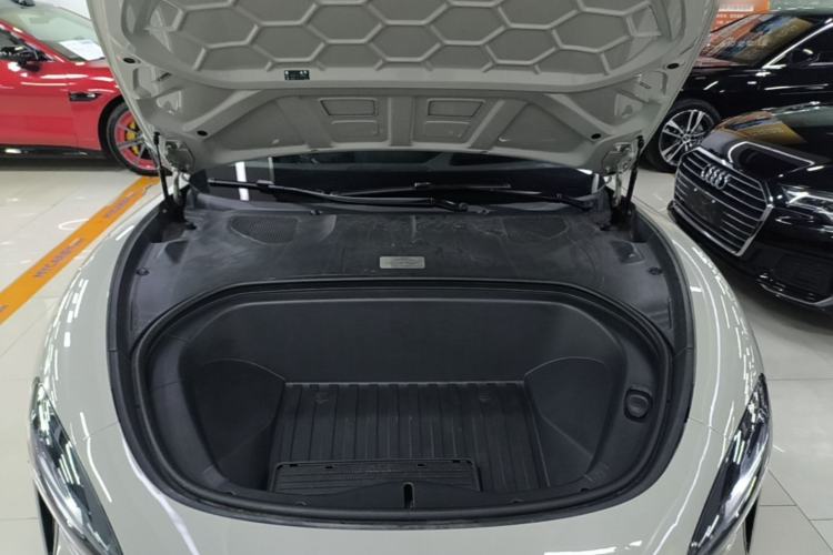 Used Xiaomi Auto SU7 2024 Four-Wheel Drive Ultra-Long Range Advanced Intelligent Driving Max Edition Engine Bay