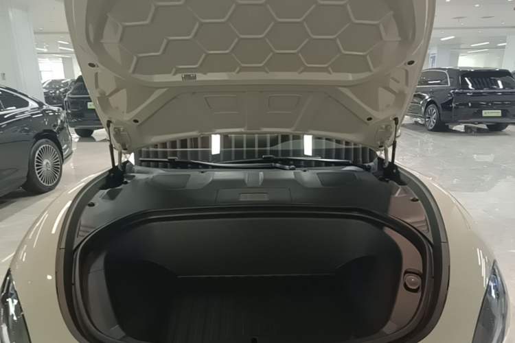 Used Xiaomi Auto SU7 2024 Rear-Drive Long-Range Intelligent Driving Version Engine Bay