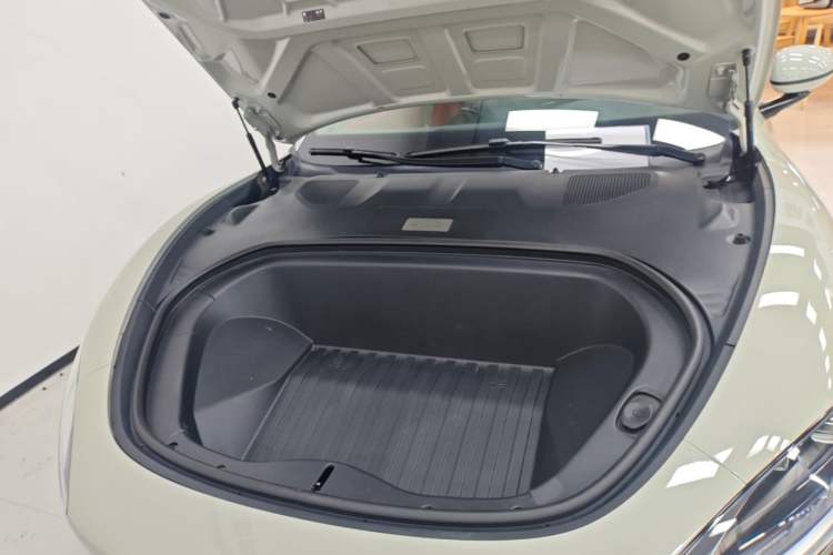 Used Xiaomi Auto SU7 2024 Rear-Drive Long-Range Intelligent Driving Version Engine Bay