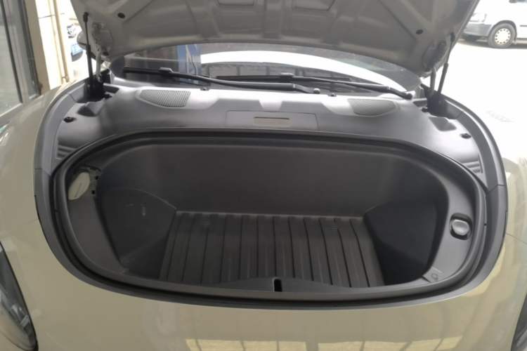 Used Xiaomi Auto SU7 2024 Rear-Drive Long-Range Intelligent Driving Version Engine Bay