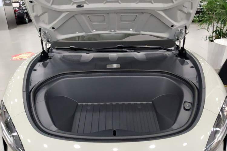Used Xiaomi Auto SU7 2024 Rear-Drive Ultra-Long Range Advanced Pro-Level Intelligent Driving Version Engine Bay