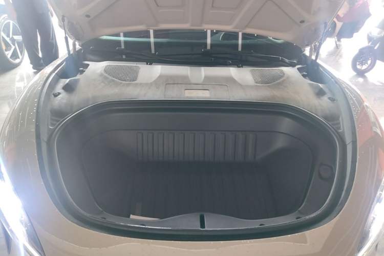 Used Xiaomi Auto SU7 2024 Four-Wheel Drive Ultra-Long Range Advanced Intelligent Driving Max Edition Engine Bay