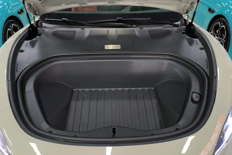 Used Xiaomi Auto SU7 2024 Four-Wheel Drive Ultra-Long Range Advanced Intelligent Driving Max Edition Engine Bay