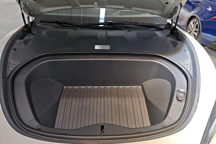 Used Xiaomi Auto SU7 2024 Four-Wheel Drive Ultra-Long Range Advanced Intelligent Driving Max Edition Engine Bay