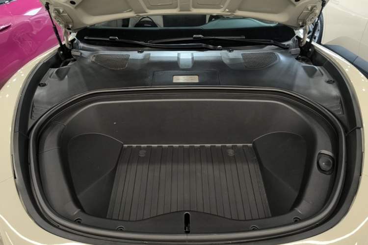 Used Xiaomi Auto SU7 2024 Rear-Drive Long-Range Intelligent Driving Version Engine Bay