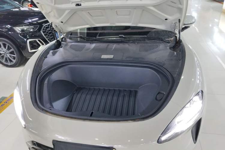 Used Xiaomi Auto SU7 2024 Rear-Drive Long-Range Intelligent Driving Version Engine Bay