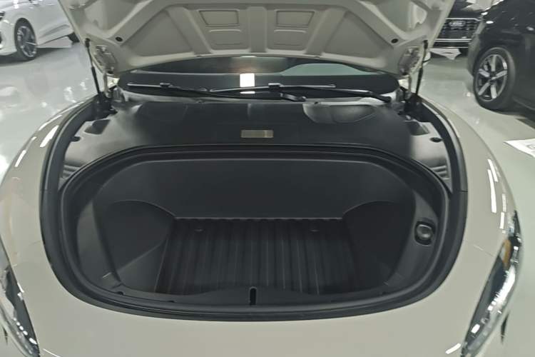 Used Xiaomi Auto SU7 2024 Rear-Drive Long-Range Intelligent Driving Version Engine Bay