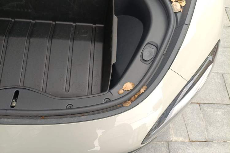 Used Xiaomi Auto SU7 2024 Four-Wheel Drive Ultra-Long Range Advanced Intelligent Driving Max Edition Engine Bay Left