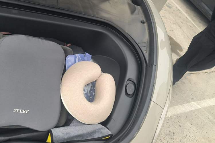 Used Xiaomi Auto SU7 2024 Rear-Drive Long-Range Intelligent Driving Version Engine Bay Left