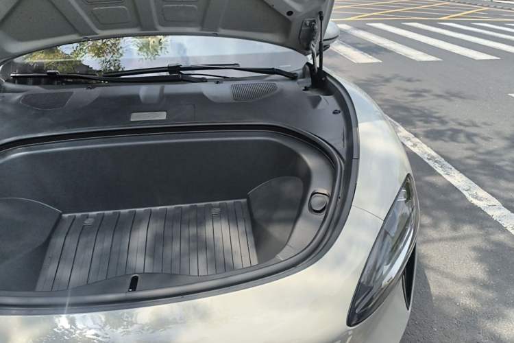 Used Xiaomi Auto SU7 2024 Rear-Drive Long-Range Intelligent Driving Version Engine Bay Left