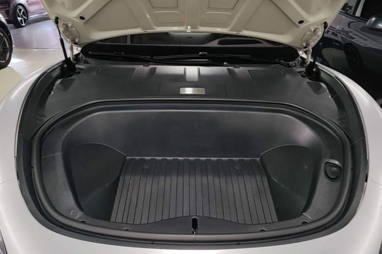 Used Xiaomi Auto SU7 2024 Four-Wheel Drive Ultra-Long Range Advanced Intelligent Driving Max Edition Engine Bay