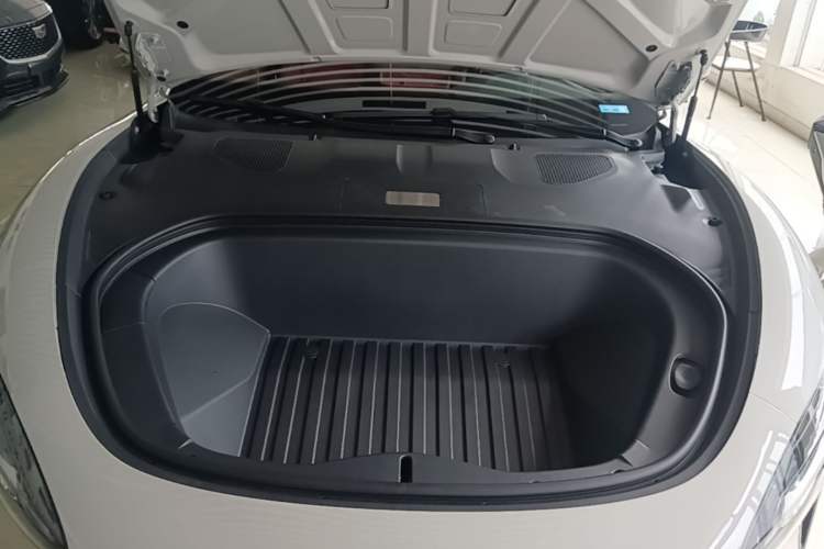 Used Xiaomi Auto SU7 2024 Rear-Drive Ultra-Long Range Advanced Pro-Level Intelligent Driving Version Engine Bay