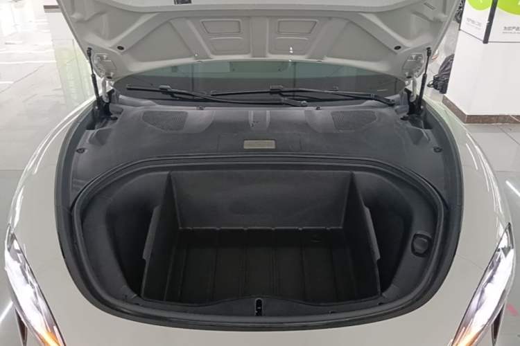 Used Xiaomi Auto SU7 2024 Rear-Drive Long-Range Intelligent Driving Version Engine Bay
