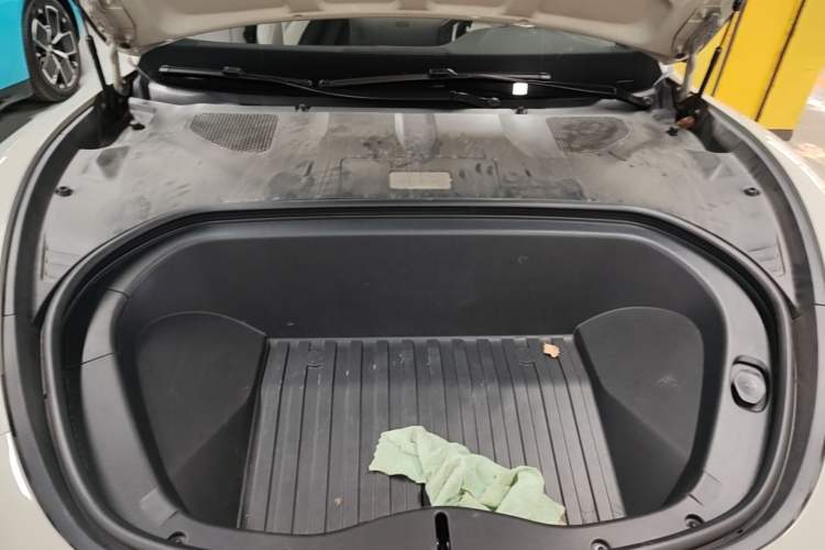 Used Xiaomi Auto SU7 2024 Rear-Drive Long-Range Intelligent Driving Version Engine Bay
