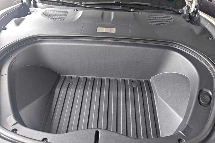 Used Xiaomi Auto SU7 2024 Rear-Drive Long-Range Intelligent Driving Version Engine Bay