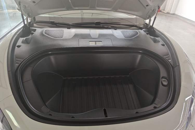 Used Xiaomi Auto SU7 2024 Rear-Drive Long-Range Intelligent Driving Version Engine Bay