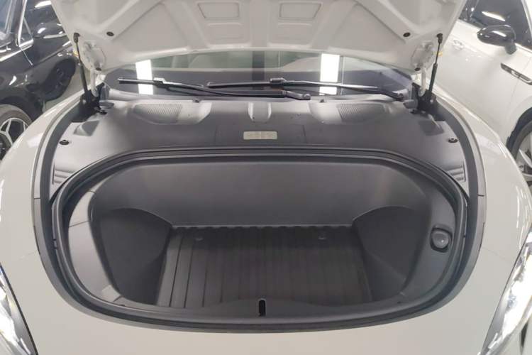 Used Xiaomi Auto SU7 2024 Rear-Drive Long-Range Intelligent Driving Version Engine Bay