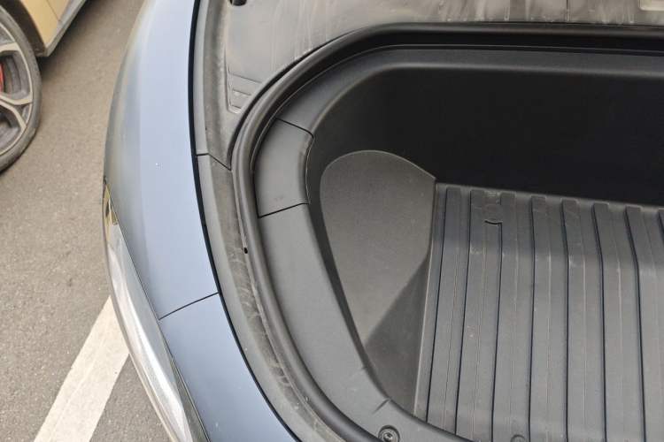 Used Xiaomi Auto SU7 2024 Four-Wheel Drive Ultra-Long Range Advanced Intelligent Driving Max Edition Engine Bay Right