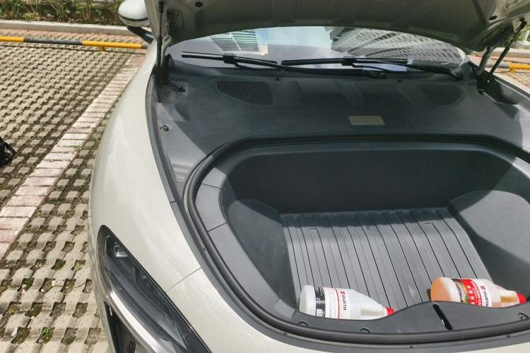 Used Xiaomi Auto SU7 2024 Four-Wheel Drive Ultra-Long Range Advanced Intelligent Driving Max Edition Engine Bay Right