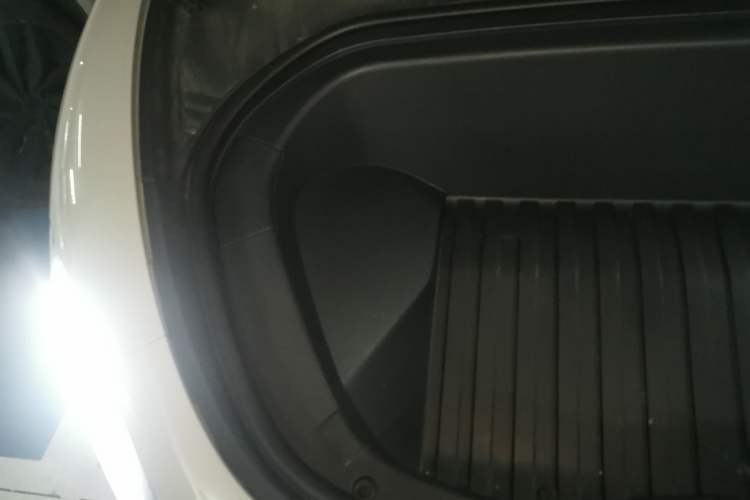 Used Xiaomi Auto SU7 2024 Four-Wheel Drive Ultra-Long Range Advanced Intelligent Driving Max Edition Engine Bay Right