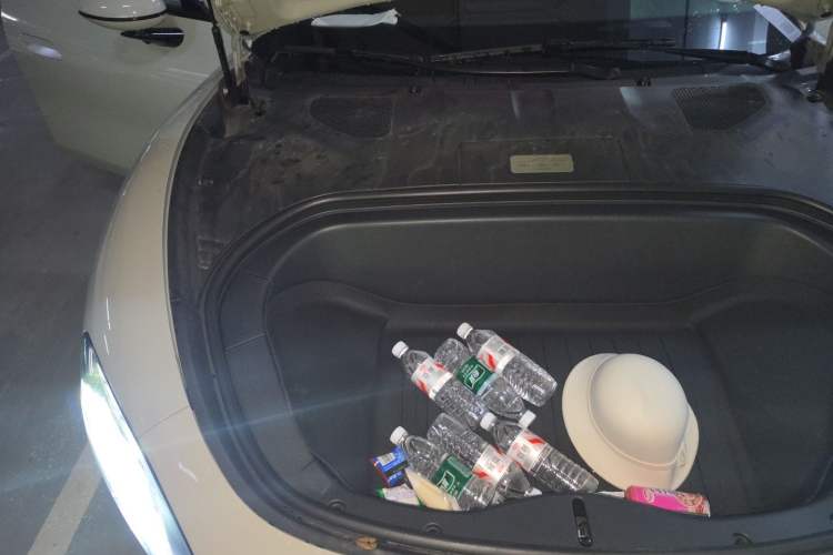 Used Xiaomi Auto SU7 2024 Rear-Drive Ultra-Long Range Advanced Pro-Level Intelligent Driving Version Engine Bay Right