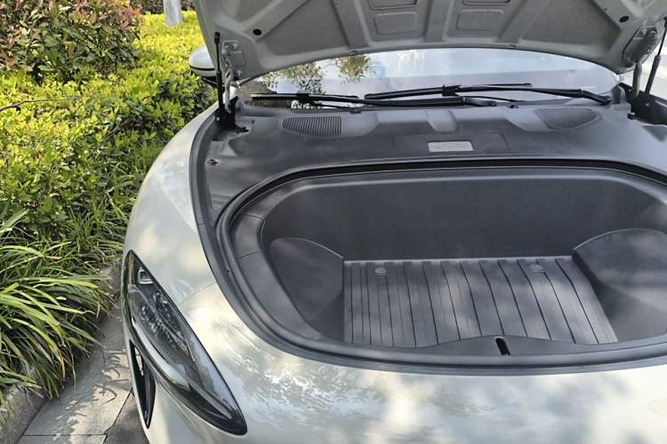 Used Xiaomi Auto SU7 2024 Rear-Drive Long-Range Intelligent Driving Version Engine Bay Right