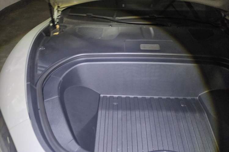 Used Xiaomi Auto SU7 2024 Four-Wheel Drive Ultra-Long Range Advanced Intelligent Driving Max Edition Engine Bay Right
