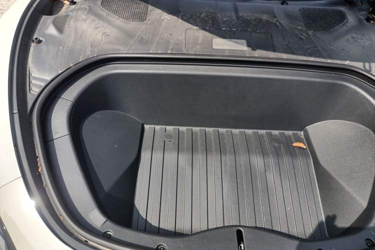 Used Xiaomi Auto SU7 2024 Rear-Drive Long-Range Intelligent Driving Version Engine Bay Right