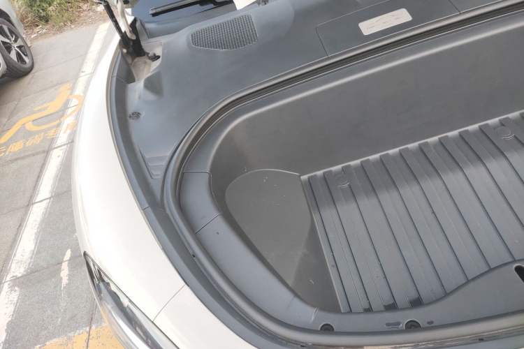Used Xiaomi Auto SU7 2024 Four-Wheel Drive Ultra-Long Range Advanced Intelligent Driving Max Edition Engine Bay Right