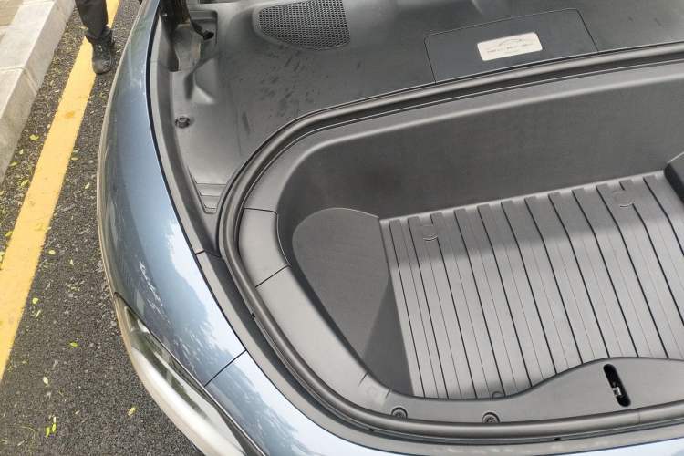 Used Xiaomi Auto SU7 2024 Four-Wheel Drive Ultra-Long Range Advanced Intelligent Driving Max Edition Engine Bay Right