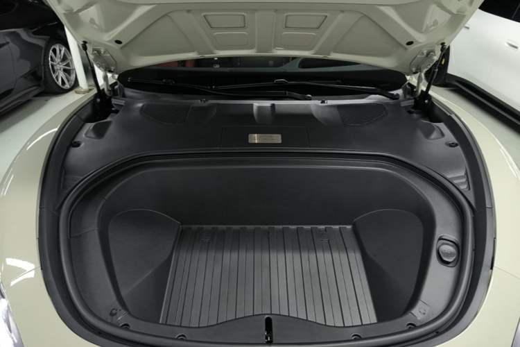 Used Xiaomi Auto SU7 2024 Four-Wheel Drive Ultra-Long Range Advanced Intelligent Driving Max Edition Engine Bay