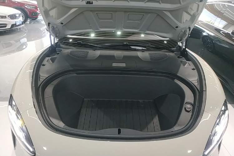 Used Xiaomi Auto SU7 2024 Rear-Drive Long-Range Intelligent Driving Version Engine Bay