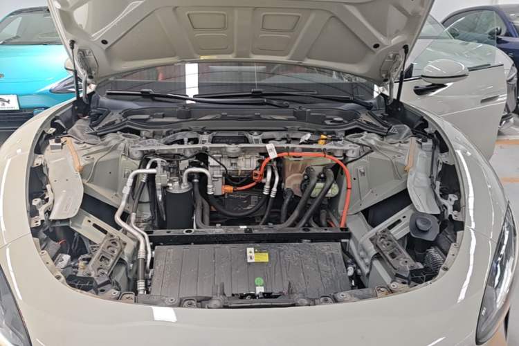 Used Xiaomi Auto SU7 2024 Rear-Drive Long-Range Intelligent Driving Version Engine Bay