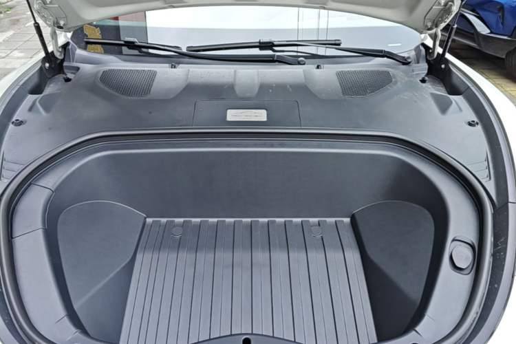 Used Xiaomi Auto SU7 2024 Four-Wheel Drive Ultra-Long Range Advanced Intelligent Driving Max Edition Engine Bay