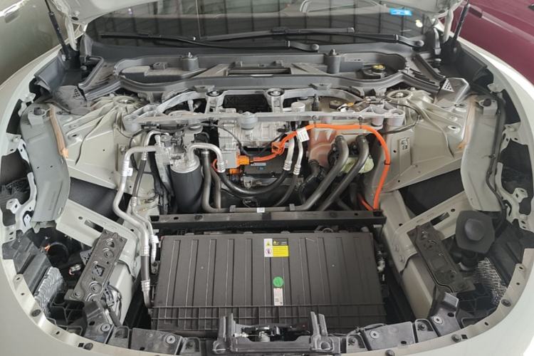 Used Xiaomi Auto SU7 2024 Four-Wheel Drive Ultra-Long Range Advanced Intelligent Driving Max Edition Engine Bay