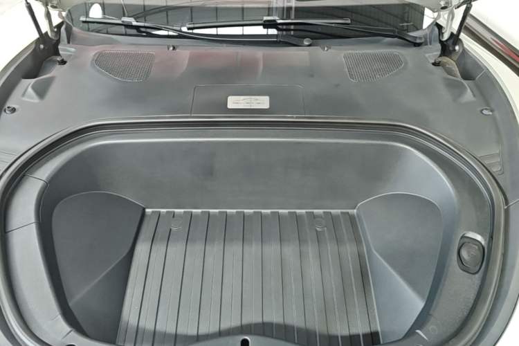 Used Xiaomi Auto SU7 2024 Four-Wheel Drive Ultra-Long Range Advanced Intelligent Driving Max Edition Engine Bay