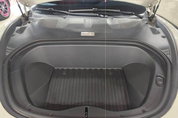 Used Xiaomi Auto SU7 2024 Rear-Drive Long-Range Intelligent Driving Version Engine Bay