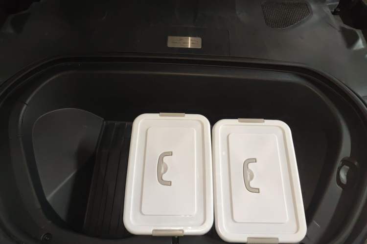 Used Xiaomi Auto SU7 2024 Rear-Drive Long-Range Intelligent Driving Version Engine Bay
