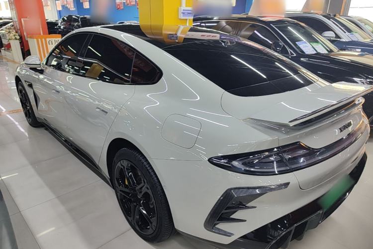 Used Xiaomi Auto SU7 2024 Four-Wheel Drive Ultra-Long Range Advanced Intelligent Driving Max Edition Exterior 2