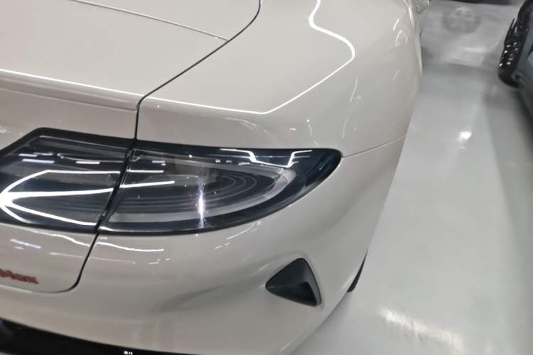 Used Xiaomi Auto SU7 2024 Four-Wheel Drive Ultra-Long Range Advanced Intelligent Driving Max Edition Exterior 3