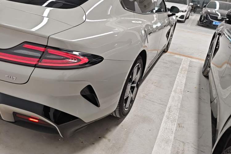 Used Xiaomi Auto SU7 2024 Rear-Drive Long-Range Intelligent Driving Version Exterior 3