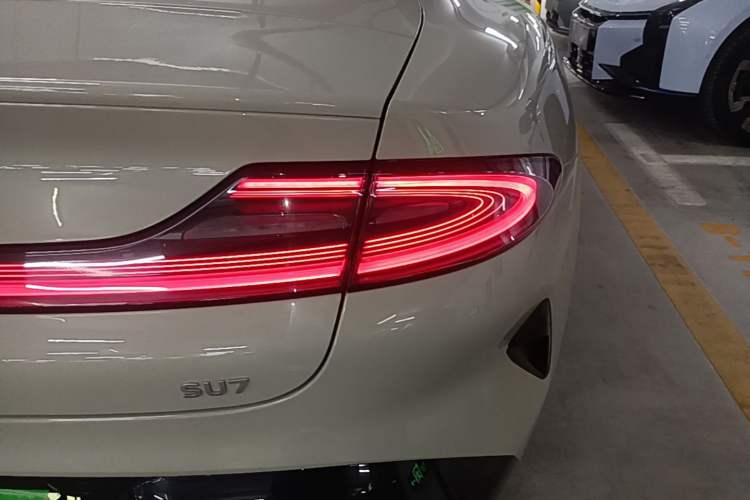 Used Xiaomi Auto SU7 2024 Rear-Drive Standard Founder Edition Exterior 3