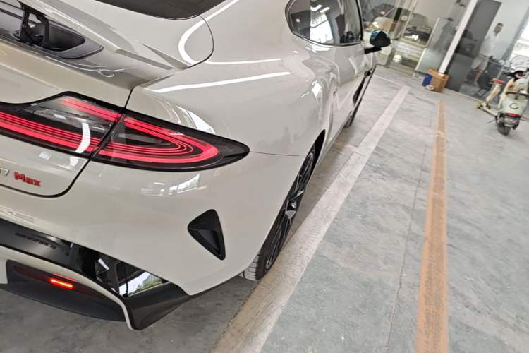 Used Xiaomi Auto SU7 2024 Four-Wheel Drive Ultra-Long Range Advanced Intelligent Driving Max Edition Exterior 3