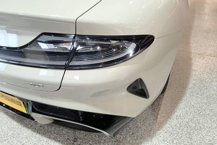 Used Xiaomi Auto SU7 2024 Rear-Drive Long-Range Intelligent Driving Version Exterior 3