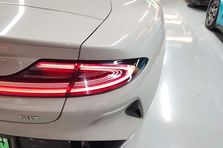 Used Xiaomi Auto SU7 2024 Rear-Drive Long-Range Intelligent Driving Version Exterior 3