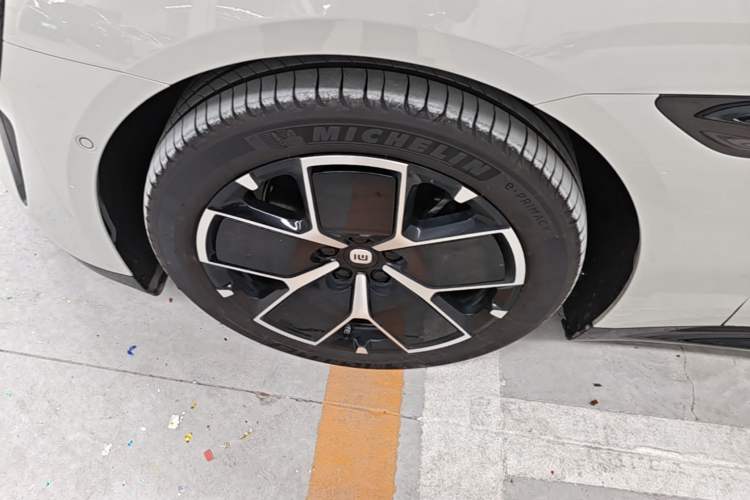 Used Xiaomi Auto SU7 2024 Rear-Drive Long-Range Intelligent Driving Version Exterior 4
